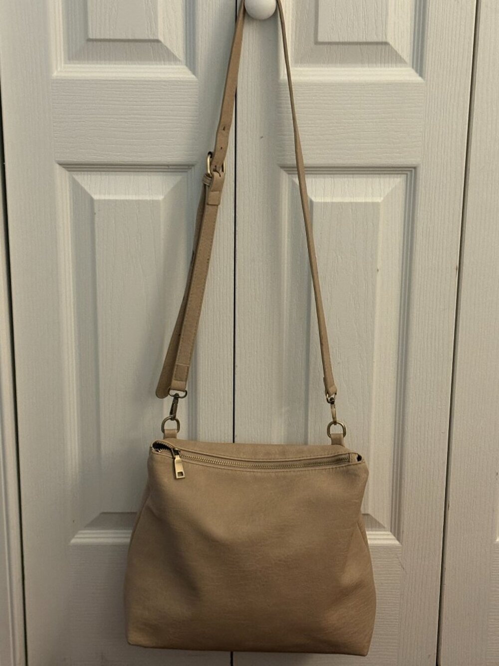 Antik Kraft Vegan Leather Beige  Shoulder Bag with 3 interior Pockets. Medium